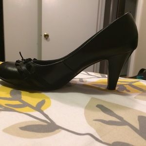 Super cute Mudd heels!